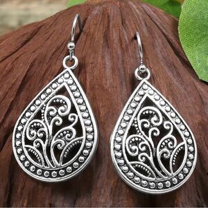 ⭐️ 5 for $25 Vintage Style Silver Tone Hoop Earrings